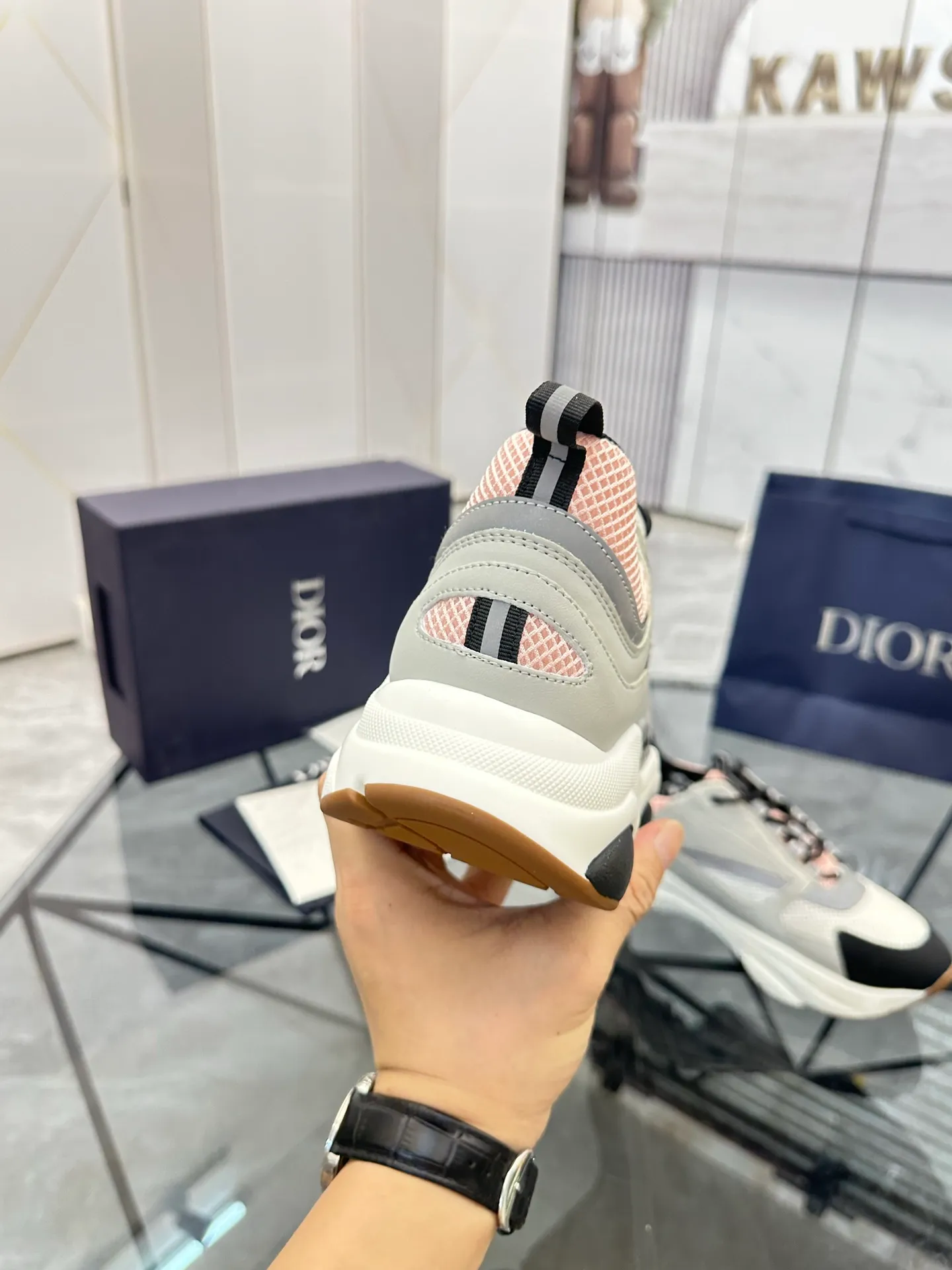 Men's shoes: 💰P460¥ Ready in Guangzhou, fully packaged Product trademark: Dior* "Dior*" low-top casual shoes Regular size: 38-46 (can be customized to 47) B22 Product materials: imported cowhide leather upper spliced ​​with original fabric, breathable lining, original outsole. Number: 920